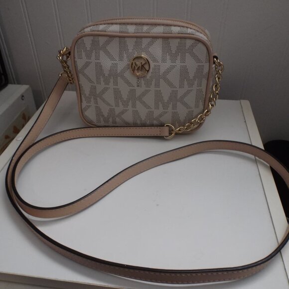 Michael Kors Monogram Mini Camera Bag Crossbody Cream and Tan - Picture 2 of 9